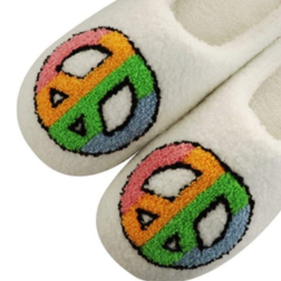 SLIPPERS NOVELTY SOFT PLUSH COZY SLIPPERS - Picture 4 of 6